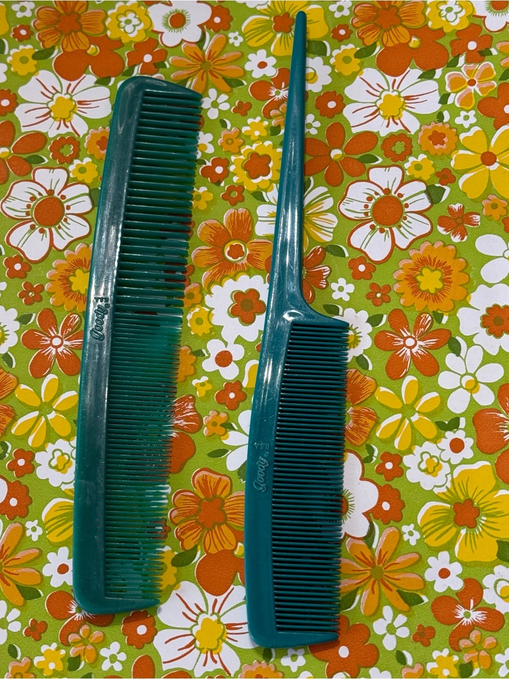 2 - VTG Green Goody Styling Combs - Fine Tooth Rat Tail & Full Sized Straight